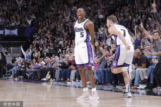 他却始终站 他却始终站